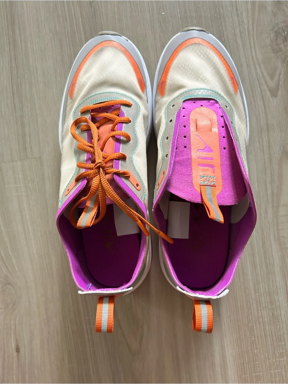 Nike Air Max Dia SE Sneakers Women’s Size 8 AR7410-106